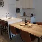 Antigua ميدل كيرك