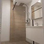 Antigua * ميدل كيرك