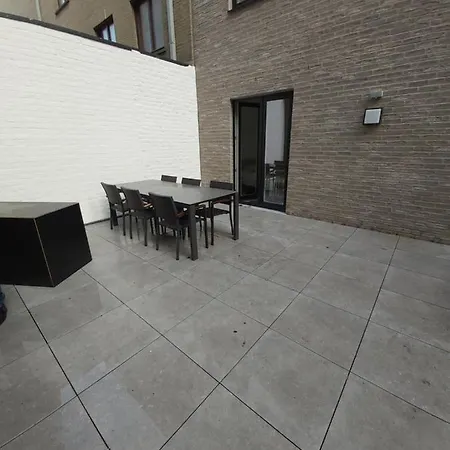 Antigua アパート ミデルケルケ